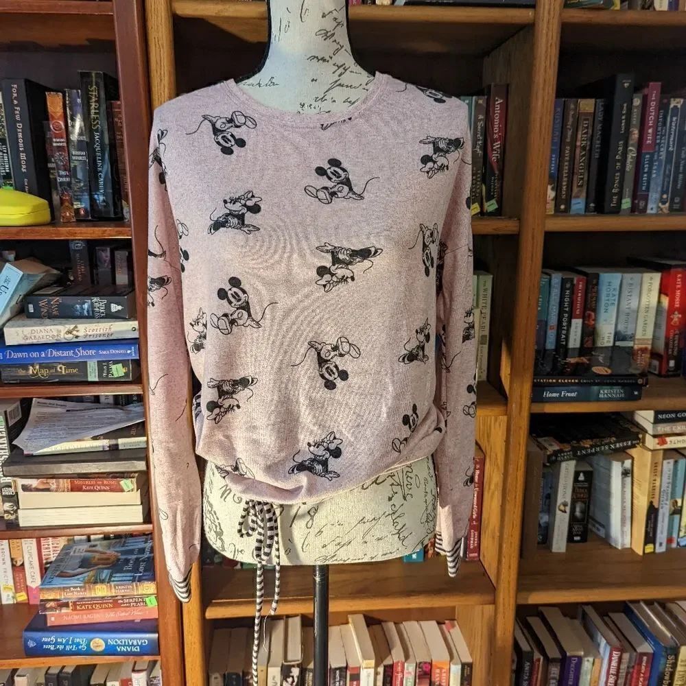𝅺disney Minnie and Mickey long sleeve pink  summerweight sweater top sz s euc